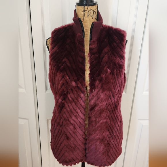 Faux fur vest - Picture 2 of 7